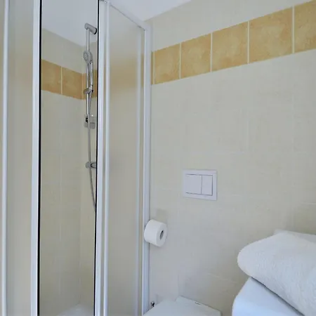 Apartment Snug In With Balcony Or Terrace *