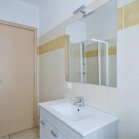 Snug In With Balcony Or Terrace *