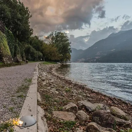 Snug In With Balcony Or Terrace Apartament Dervio