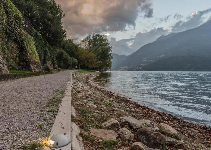 Snug In With Balcony Or Terrace Lägenhet Dervio