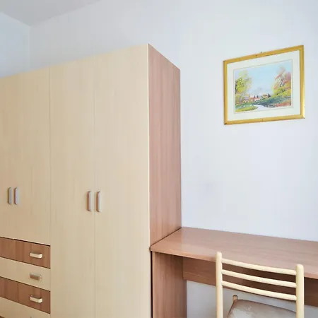 Snug In With Balcony Or Terrace *