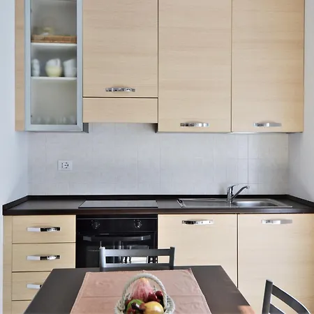 Snug In With Balcony Or Terrace דירה דרביו