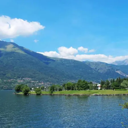 Snug In With Balcony Or Terrace * דרביו