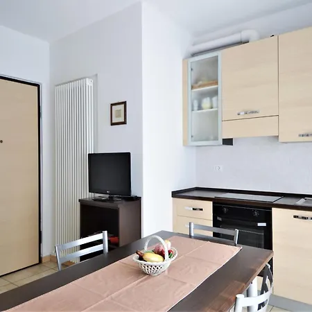 דירה Snug In With Balcony Or Terrace