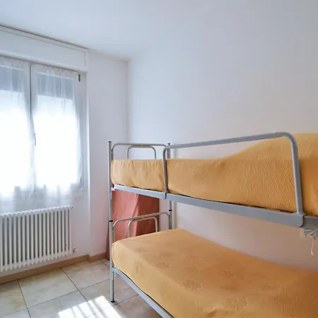 Snug In With Balcony Or Terrace