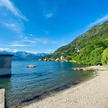 Snug In With Balcony Or Terrace 데르비오