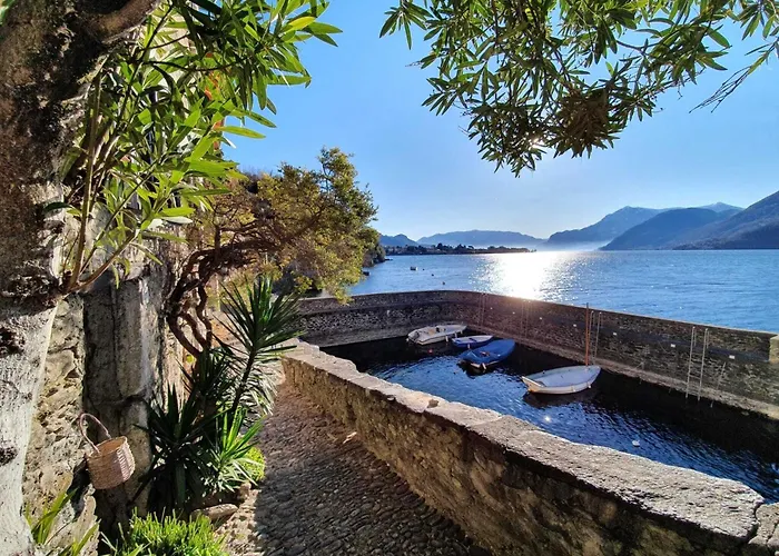 Snug In With Balcony Or Terrace * Дервио