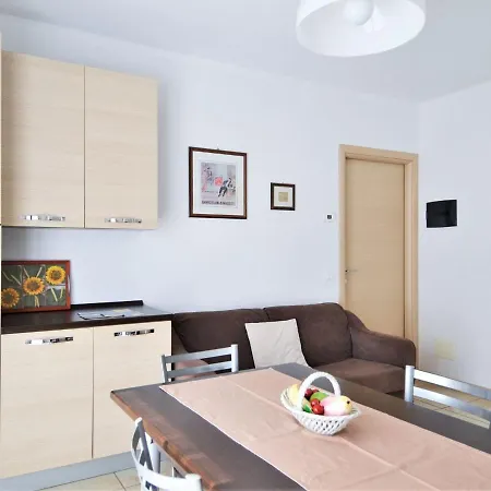 Snug In With Balcony Or Terrace *