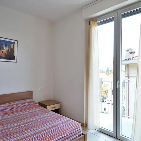 Apartment Snug In With Balcony Or Terrace *