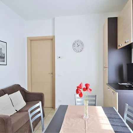 Snug In With Balcony Or Terrace Apartment *