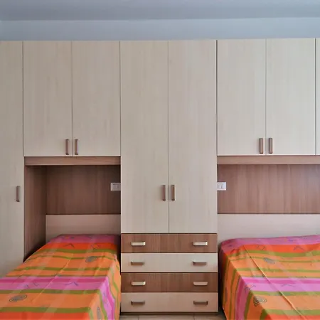 Snug In With Balcony Or Terrace Dervio