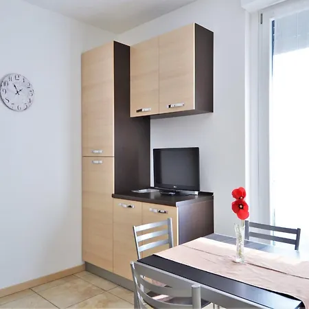 Snug In With Balcony Or Terrace Apartment *