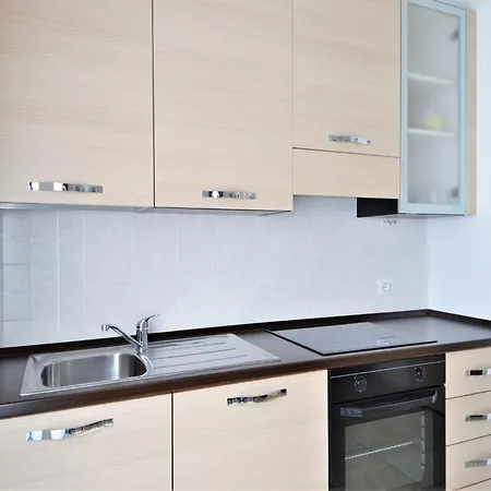 Apartment Snug In With Balcony Or Terrace