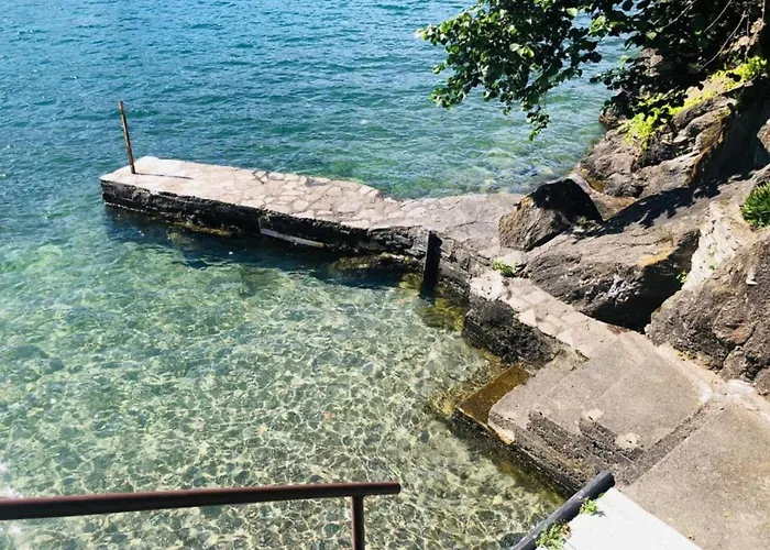 Apartament Snug In With Balcony Or Terrace Dervio